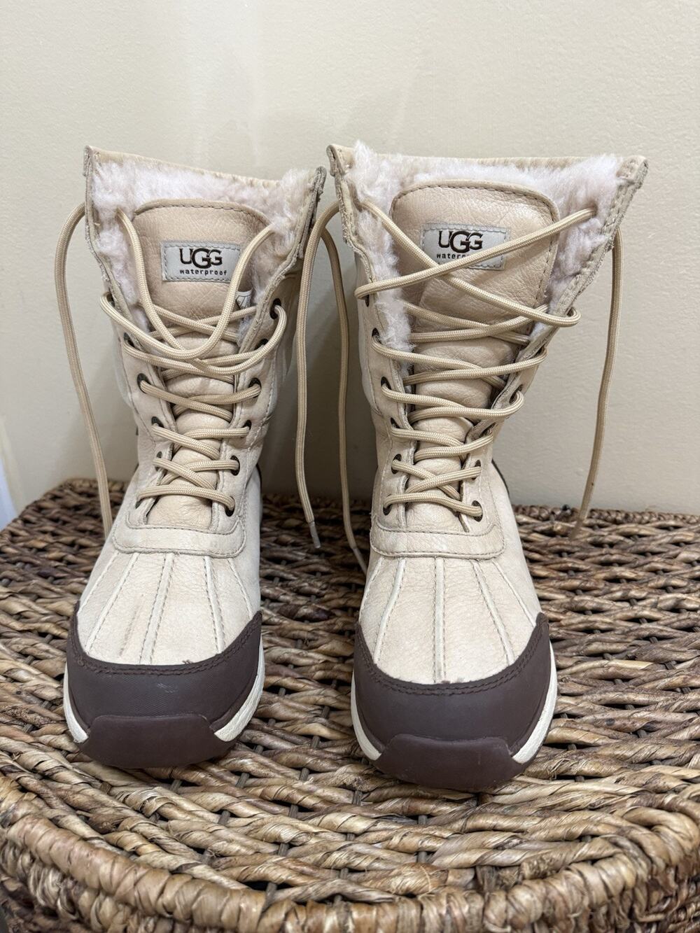 UGG Adirondack III Sand Leather Fur Boots Womens Size 8
